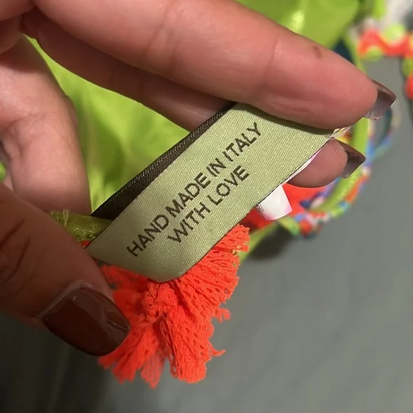 Bikini - Picture 3 of 4